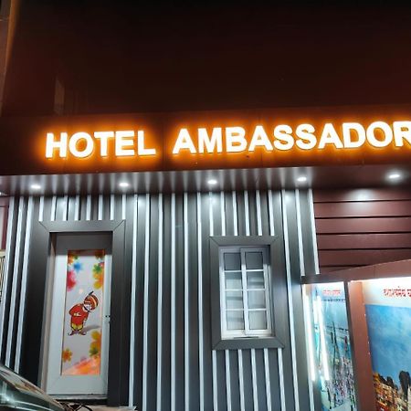 The Hotel Ambassador Inn Варанаси Екстериор снимка